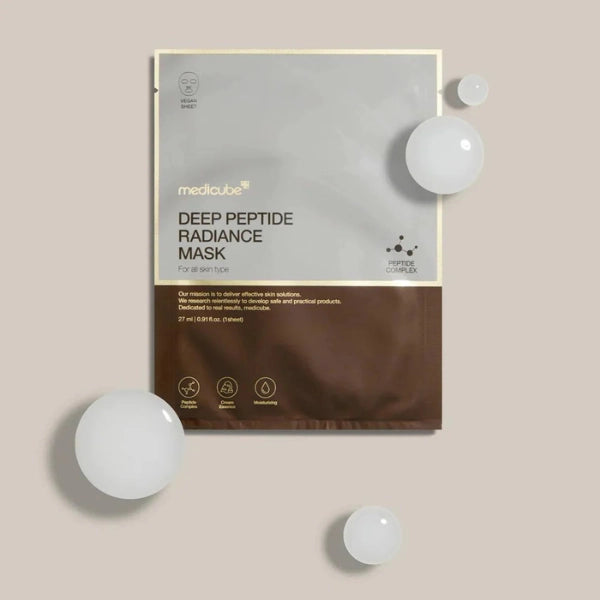 Sheet mask soaked in peptide-rich essence – boosts elasticity and brightens dull skin