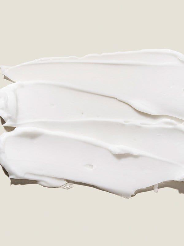 Texture – lightweight, fast-absorbing eye cream with brightening and smoothing finish